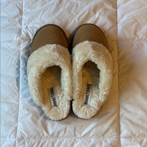 Minnetonka Tan and Cream Fur-Lined Slippers